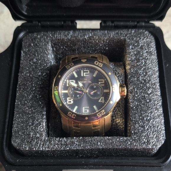 Invicta Black and Gold Watch Elegant Design